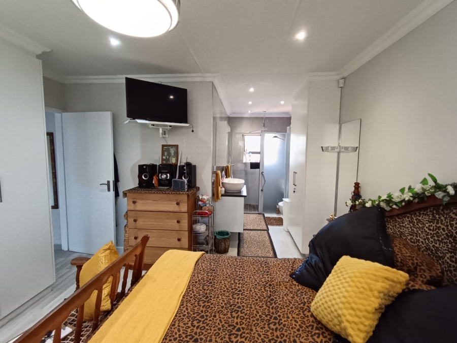 3 Bedroom Property for Sale in Ferreira Town Eastern Cape
